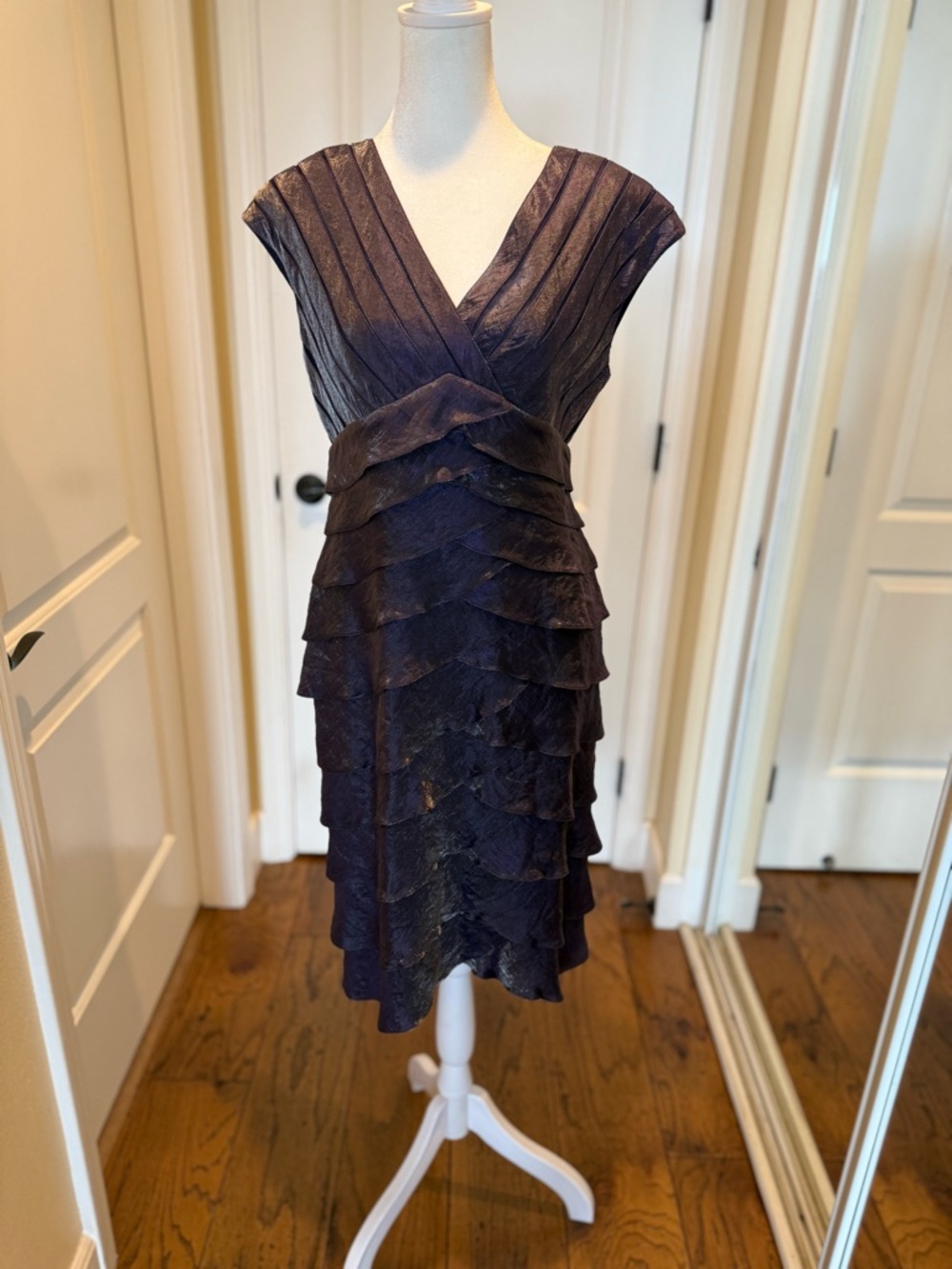 Adrianna Papell Elegant Plum Tiered V-Neck Women's Dress